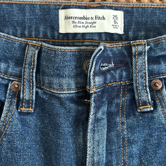 Abercrombie Ultra High Rise 90s Slim Straight - Picture 4 of 4